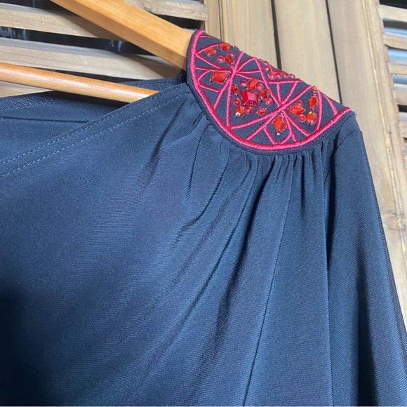 Bob Mackey wearable art red/black slant neck shoulder red bling medallion SZ-SM - Picture 8 of 9